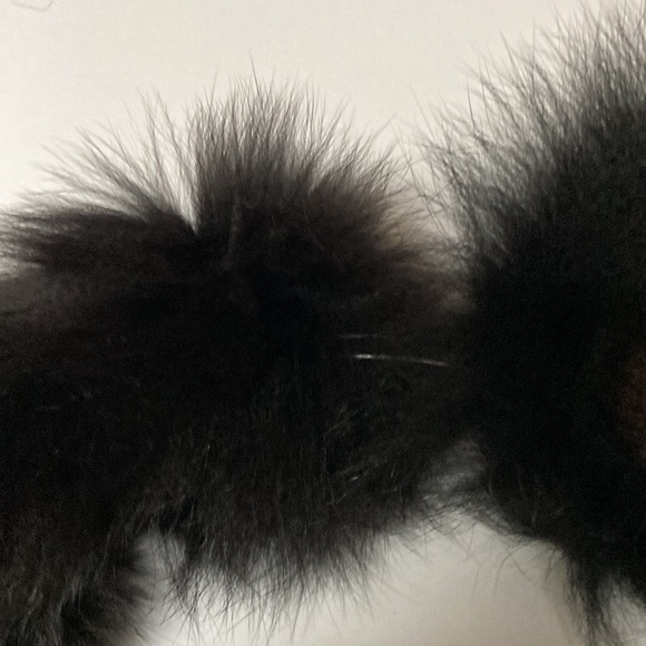 A Pair of Chocolate Winter Gloves - Picture 7 of 10